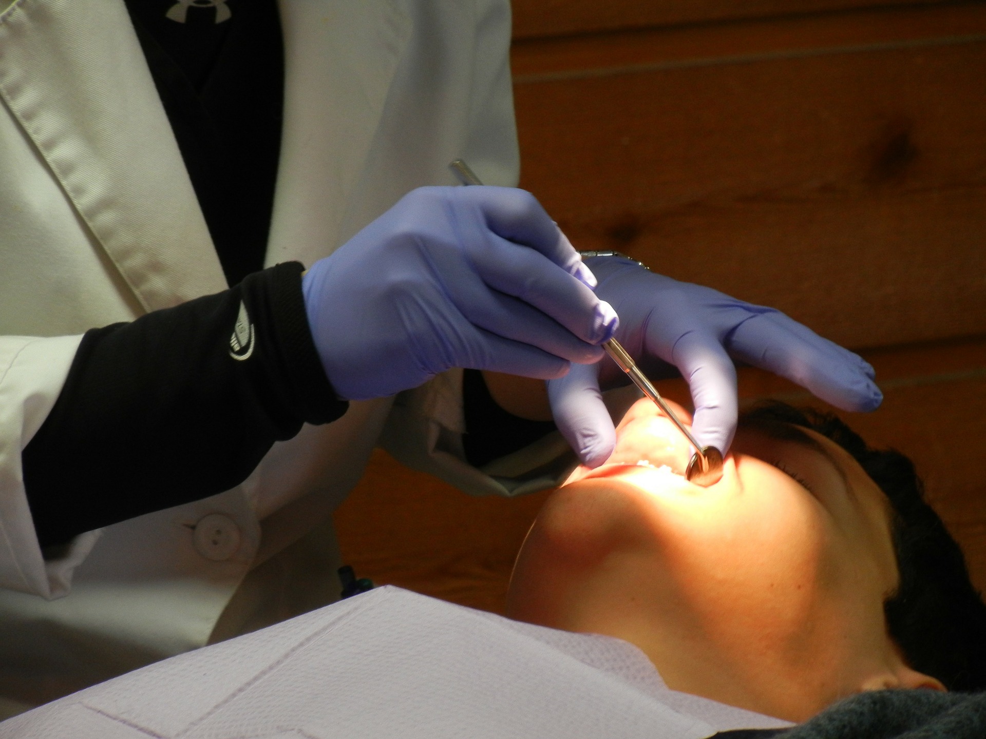 抜歯と診断された歯を救う矯正法、エクストルージョンについて知っておくべきこと